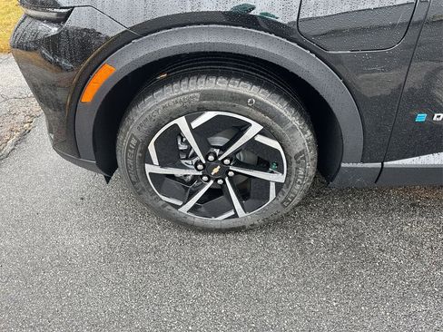 New 2026 Chevrolet Equinox EV LT image 12