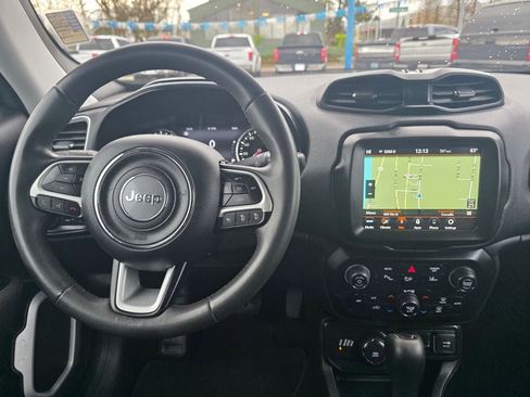 Used 2021 Jeep Renegade Latitude w/ Luxury Group I image 11