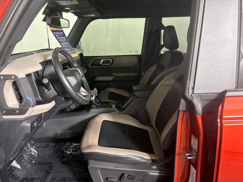 Certified 2022 Ford Bronco Wildtrak AWD/4WD image 12