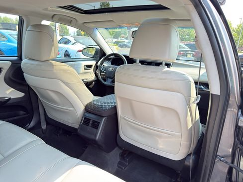 Used 2018 Toyota Avalon Touring FWD image 16