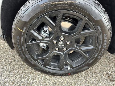 New 2025 Ford Maverick Lariat w/ Black Appearance Package image 9