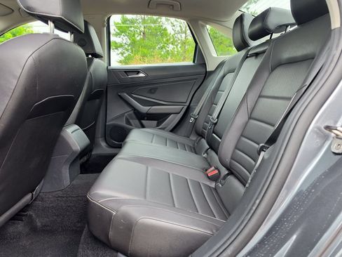 Used 2024 Volkswagen Jetta SE FWD image 22