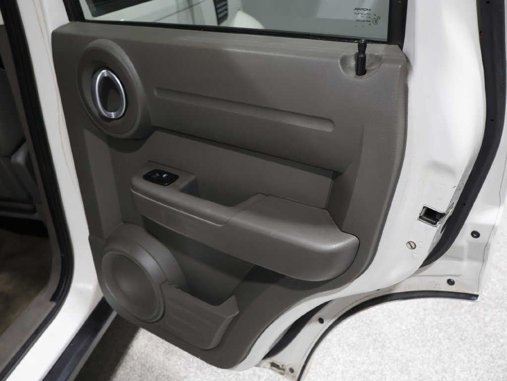 Used 2008 Dodge Nitro SXT RWD image 20