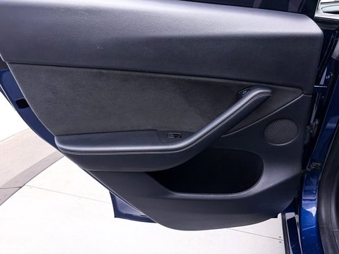 Used 2022 Tesla Model Y Long Range AWD/4WD image 29