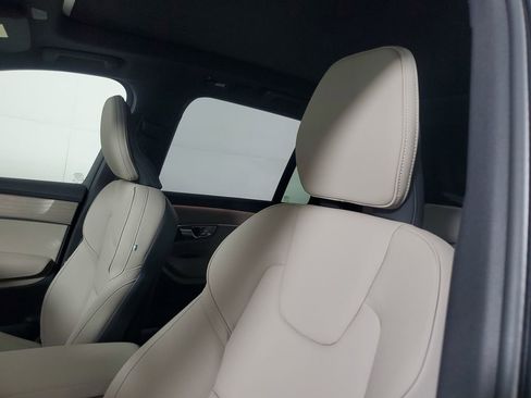 New 2026 Volvo XC90 T8 Plus w/ Protection Package Premier image 24