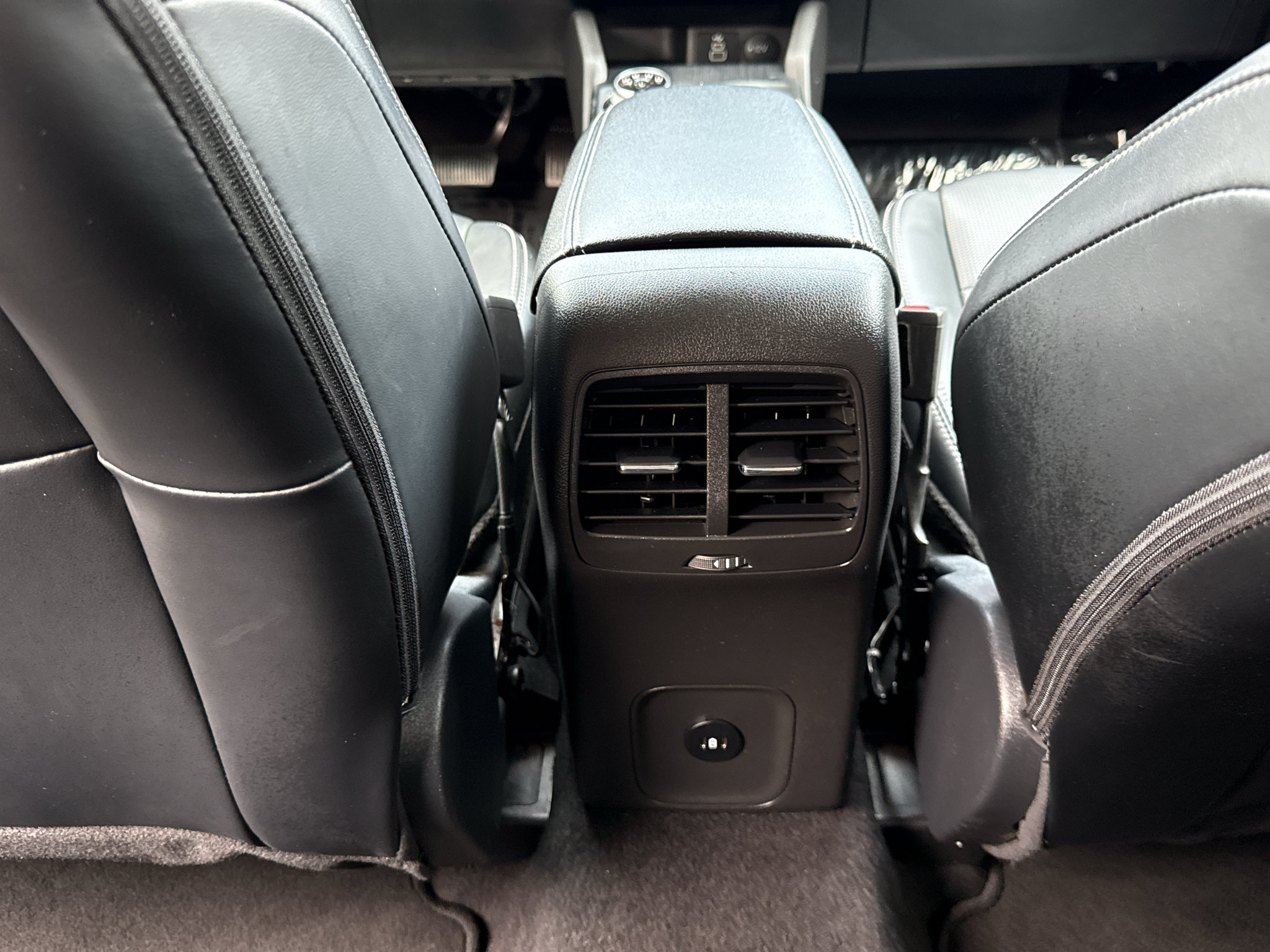 Used 2025 Ford Escape Platinum AWD/4WD image 32