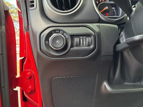 Used 2022 Jeep Wrangler Willys image 12