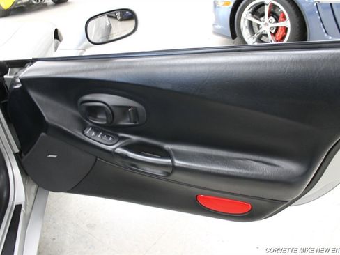 Used 2004 Chevrolet Corvette w/ Preferred Equipment Group image 39