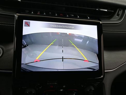 Used 2024 Jeep Grand Cherokee Limited w/ Black Appearance Package image 20