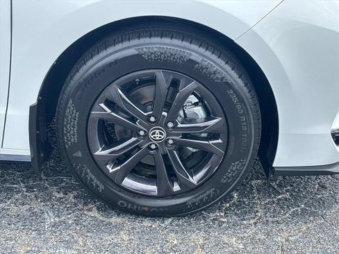 Used 2025 Toyota Sienna XSE AWD/4WD image 10