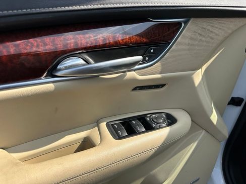 Used 2017 Cadillac XT5 Luxury w/ Driver Awareness Package FWD image 15