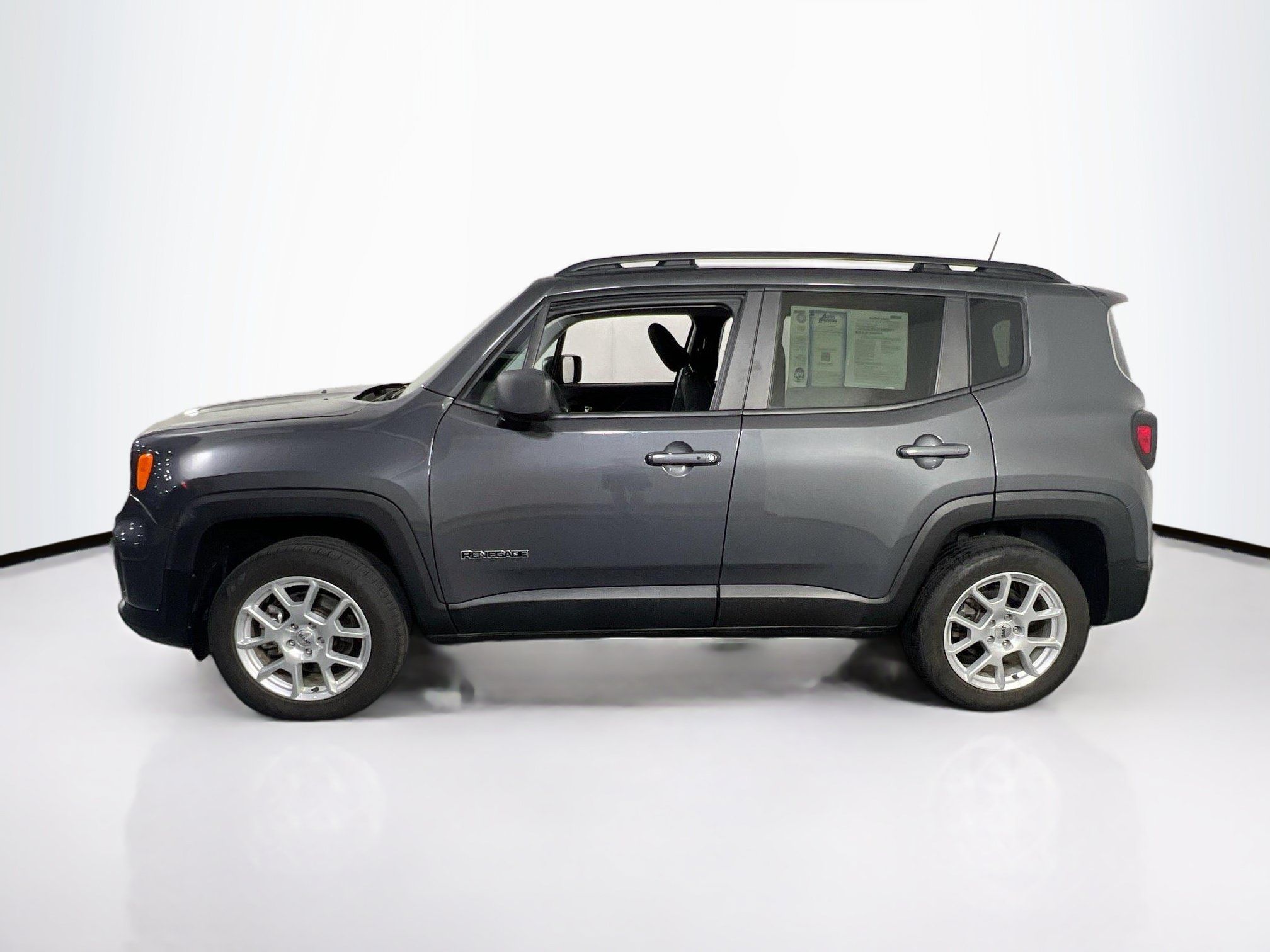 Used 2022 Jeep Renegade Latitude AWD/4WD image 8