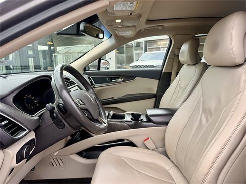 Used 2017 Lincoln MKX Reserve w/ Lincoln MKX Climate Package image 5