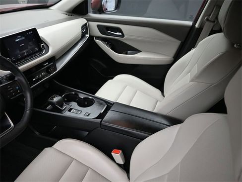 Used 2023 Nissan Rogue SV w/ SV Premium B Package image 18