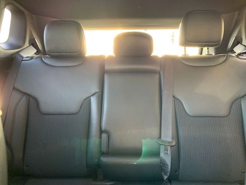 Used 2025 Jeep Compass Trailhawk image 37