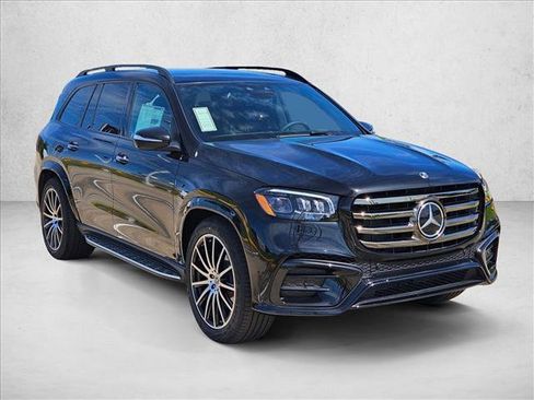 New 2026 Mercedes-Benz GLS 580 4MATIC image 3