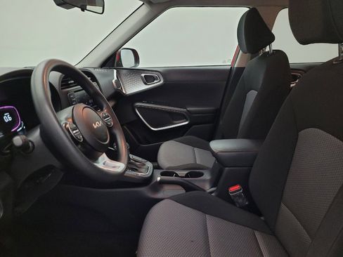 Used 2023 Kia Soul LX image 17