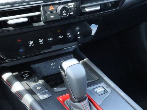 New 2025 Nissan Kicks SR image 12