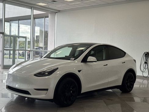 Used 2023 Tesla Model Y Long Range AWD/4WD image 25