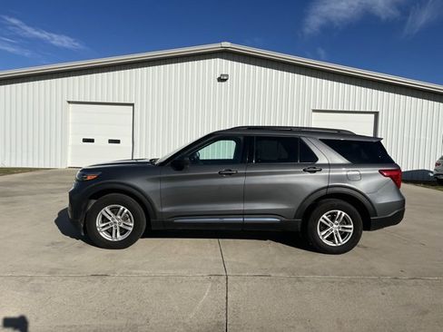 Used 2023 Ford Explorer XLT image 8