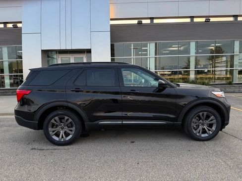 Certified 2023 Ford Explorer XLT w/ Equipment Group 202A AWD/4WD image 38