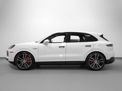 New 2026 Porsche Cayenne S image 2