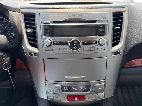Used 2011 Subaru Outback 2.5i Limited AWD/4WD image 19