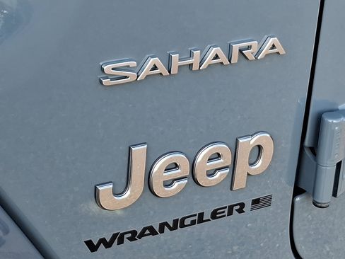 Used 2024 Jeep Wrangler Unlimited Sahara w/ Technology Group image 31