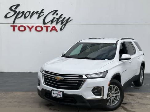 Used 2023 Chevrolet Traverse LT image 1
