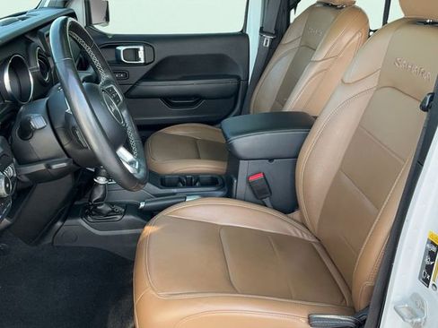 Used 2022 Jeep Wrangler Unlimited Sahara w/ Cold Weather Group AWD/4WD image 15