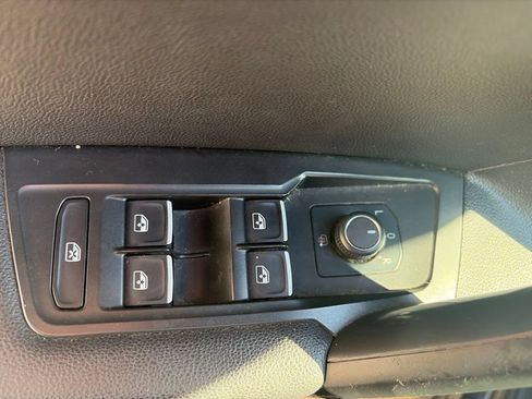 Used 2019 Volkswagen Tiguan S FWD image 14