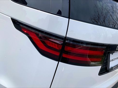 New 2026 Land Rover Discovery S image 14