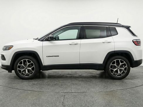 Used 2025 Jeep Compass Limited image 5