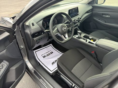 Used 2025 Nissan Sentra SV w/ Trunk Package image 9
