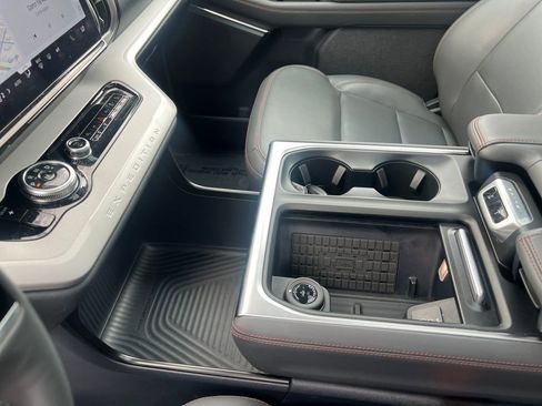 Used 2025 Ford Expedition Active AWD/4WD image 19