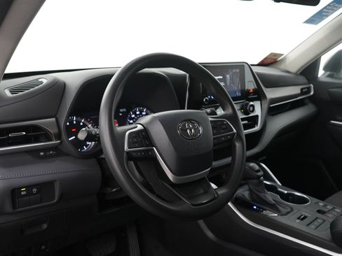 Used 2023 Toyota Highlander L AWD/4WD image 25