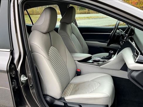 Used 2023 Toyota Camry SE image 7