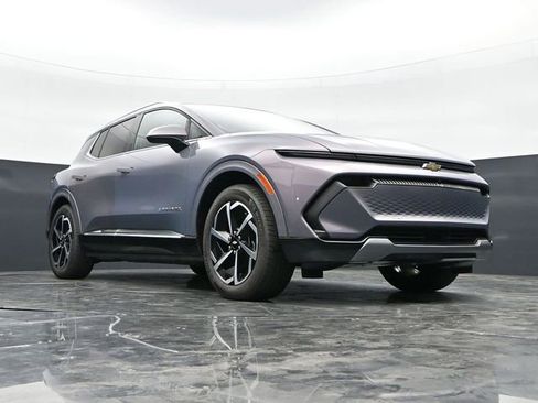 Used 2025 Chevrolet Equinox EV LT w/ Convenience Package FWD image 34