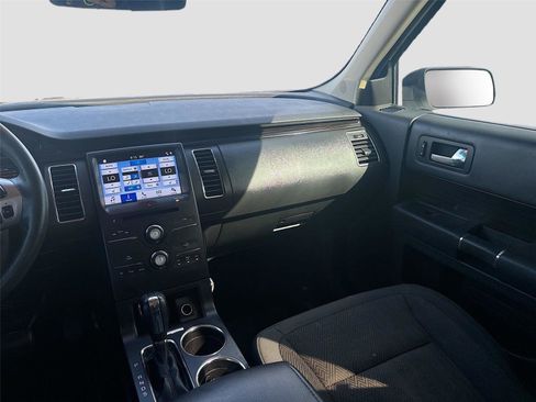 Used 2017 Ford Flex SEL image 25