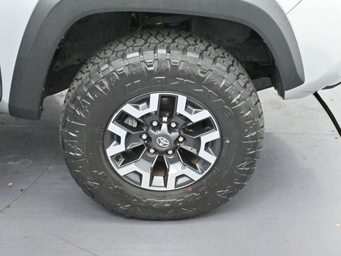 Used 2022 Toyota Tacoma TRD Off-Road w/ Technology Package AWD/4WD image 34