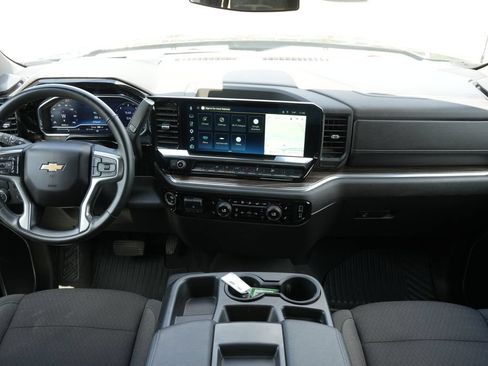 Used 2025 Chevrolet Silverado 1500 LT RWD image 5