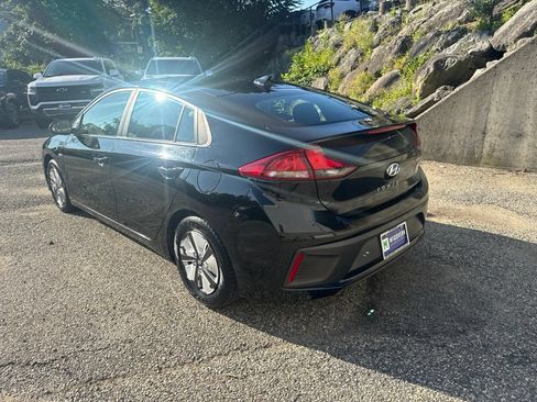 Used 2017 Hyundai Ioniq Blue FWD image 4
