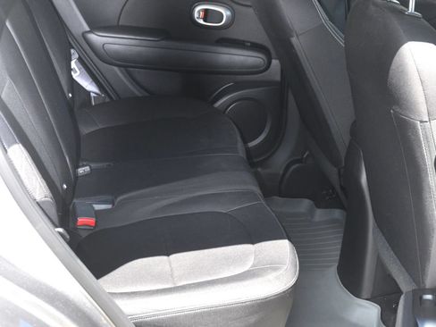 Used 2016 Kia Soul FWD image 13