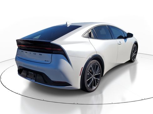 Used 2025 Toyota Prius XLE image 7