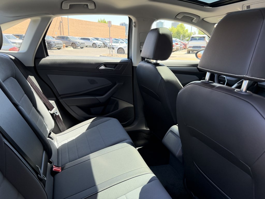 Used 2025 Volkswagen Jetta SE w/ Sunroof Package FWD image 35