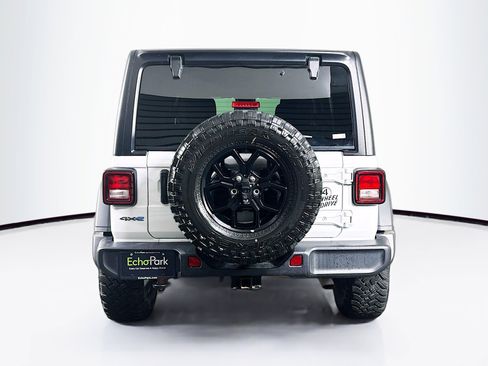 Used 2025 Jeep Wrangler Willys image 7