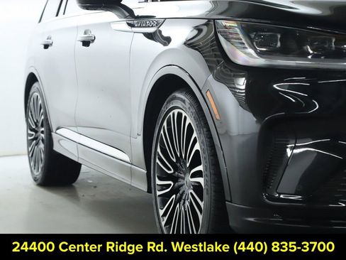 Certified 2025 Lincoln Aviator Black Label image 9