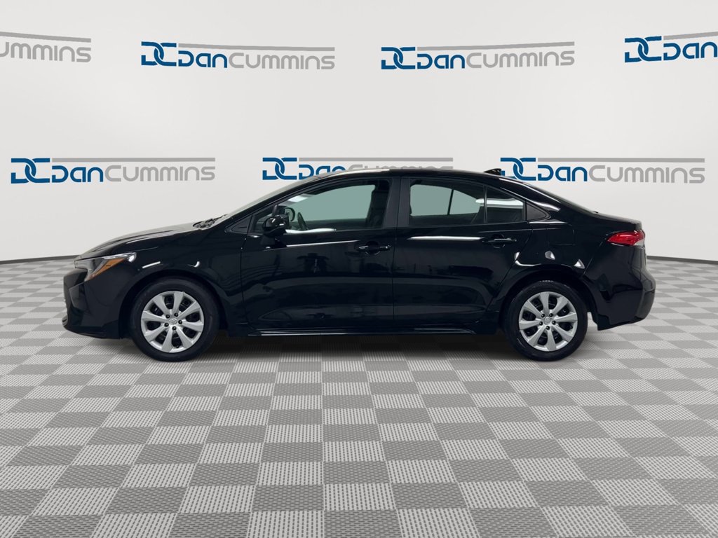 Used 2025 Toyota Corolla LE FWD image 5
