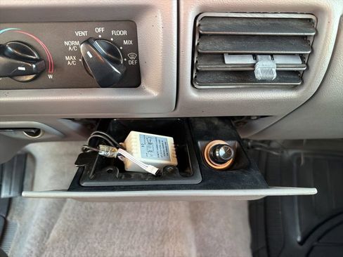 Used 1996 Ford Bronco XLT image 32