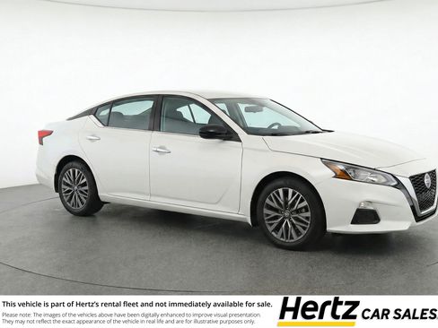 Used 2025 Nissan Altima 2.5 SV image 1